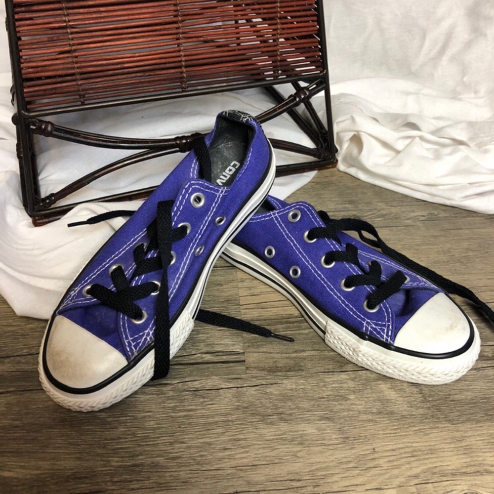 Youth low top converse sz 13